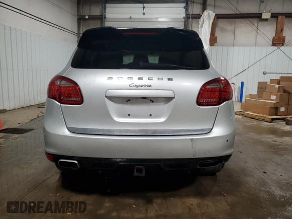 2014 Porsche Cayenne с VIN WP1AA2A21ELA00526, выставлен на аукционе Copart как лот 54238525 с пробегом 101 437 миль миль и Списание • Salvage title. История ставок и продаж доступна на DreamBid. Изображение 6.