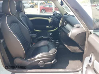 2013 MINI Hardtop with VIN WMWSU3C51DT372387, listed as a IAAI auction lot 42514124 with 100,560 mi miles and . Bid and sale history available at DreamBid. Image 5.