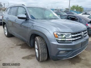2018 Volkswagen Atlas 3.6L V6 SE with VIN 1V2LR2CA4JC560878, listed as a IAAI auction lot 42064189 with 142,834 mi miles. Bid and sale history available at carsss.com. Image 1.