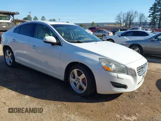 2013 Volvo S60 T5 Premier with VIN YV1612FS0D1222091, listed as a IAAI auction lot 41682660 with 142,283 mi miles. Bid and sale history available at carsss.com. Image 1.