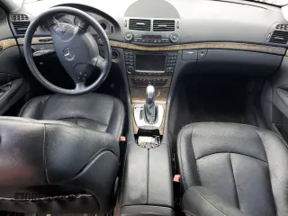 2005 Mercedes-Benz E 500 z VIN WDBUF83J85X167643, wystawiony jako Copart lot #58671375 z przebiegiem 195 835 mil mil oraz Nie do naprawy • Non repairable. Historia ofert i sprzedaży dostępna na DreamBid. Obrazek 8.