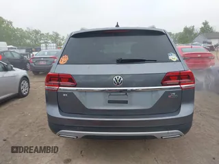 2018 Volkswagen Atlas SE z VIN 1V2KR2CAXJC517240, wystawiony jako IAAI lot #42361370 z przebiegiem 129 546 mil mil oraz . Historia ofert i sprzedaży dostępna na DreamBid. Obrazek 17.