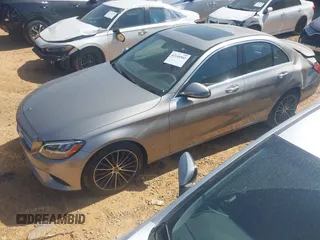 2019 Mercedes-Benz C 300 z VIN 55SWF8DB8KU308975, wystawiony jako IAAI lot #42144543 z przebiegiem 23 566 mil mil oraz . Historia ofert i sprzedaży dostępna na DreamBid. Obrazek 17.