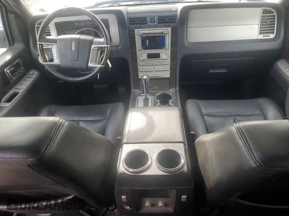 2010 Lincoln Navigator с VIN 5LMJJ3J5XAEJ00018, выставлен на аукционе Copart как лот 82041504 с пробегом 168 159 миль миль и Списание • Salvage title. История ставок и продаж доступна на DreamBid. Изображение 8.