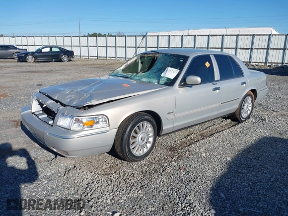 2010 Mercury Grand Marquis LS z VIN 2MEBM7FV2AX635506, wystawiony jako IAAI lot #41597727 z przebiegiem Nie podano mil oraz . Historia ofert i sprzedaży dostępna na DreamBid. Obrazek 16.