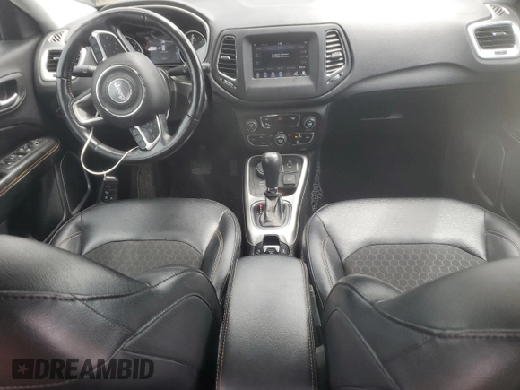 2018 Jeep Compass Latitude z VIN 3C4NJDBB9JT115063, wystawiony jako Copart lot #55477065 z przebiegiem 174 570 mil mil oraz Szkody całkowita. Historia ofert i sprzedaży dostępna na DreamBid. Obrazek 8.