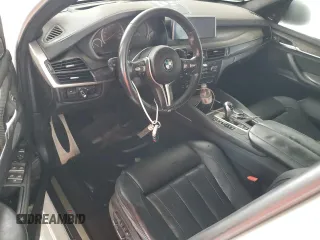 2015 BMW X5 M z VIN 5YMKT6C55F0C89468, wystawiony jako Copart lot #75391074 z przebiegiem Nie podano mil oraz Szkoda całkowita • Salvage title. Historia ofert i sprzedaży dostępna na DreamBid. Obrazek 8.