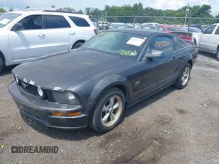 2007 Ford Mustang GT Deluxe с VIN 1ZVHT82H875281518, выставлен на аукционе IAAI как лот 42633779 с пробегом 238 474 миль миль и . История ставок и продаж доступна на DreamBid. Изображение 2.