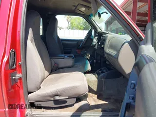 2002 Ford Ranger XL Fleet with VIN 1FTZR45E52PA99708, listed as a IAAI auction lot 42150374 with 271,289 mi miles. Bid and sale history available at carsss.com. Image 5.
