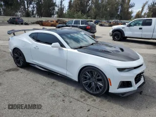 2023 Chevrolet Camaro ZL1 z VIN 1G1FK1R60P0105089, wystawiony jako Copart lot #51272845 z przebiegiem 22 478 mil mil oraz Szkody całkowita. Historia ofert i sprzedaży dostępna na DreamBid. Obrazek 4.