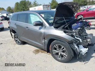 2017 Toyota Highlander LE z VIN 5TDBZRFH7HS410075, wystawiony jako IAAI lot #41761904 z przebiegiem 35 517 mil mil oraz . Historia ofert i sprzedaży dostępna na DreamBid. Obrazek 1.