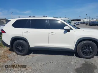 2024 Toyota Highlander XLE with VIN 5TDAAAA59RS007427, listed as a IAAI auction lot 42272224 with 14,260 mi miles and . Bid and sale history available at DreamBid. Image 14.