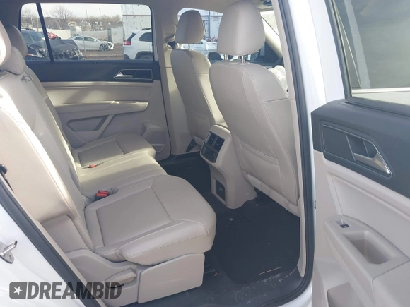 2018 Volkswagen Atlas SEL with VIN 1V2ER2CA5JC586141, listed as a IAAI auction lot 41637882 with 80,515 mi miles and . Bid and sale history available at DreamBid. Image 8.