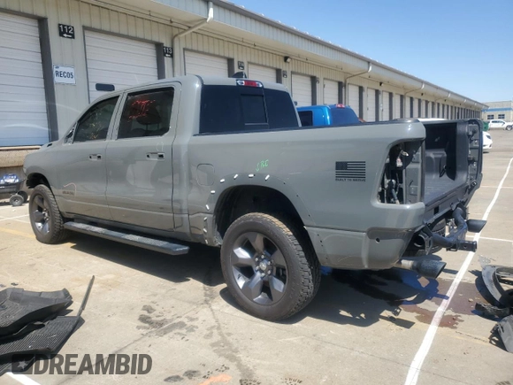 2020 Ram 1500 Big Horn z VIN 1C6SRFFT9LN379629, wystawiony jako Copart lot #51930605 z przebiegiem 71 697 mil mil oraz Szkoda całkowita • Salvage title. Historia ofert i sprzedaży dostępna na DreamBid. Obrazek 2.