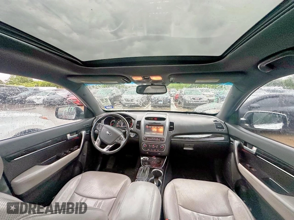 2015 Kia Sorento SX Limited with VIN 5XYKW4A75FG578771, listed as a Copart auction lot 56002285 with 174,497 mi miles and Clean Title. Bid and sale history available at carsss.com. Image 9.
