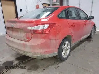 2013 Ford Focus SE z VIN 1FADP3F20DL352710, wystawiony jako IAAI lot #41549408 z przebiegiem 97 460 mil mil oraz . Historia ofert i sprzedaży dostępna na DreamBid. Obrazek 4.