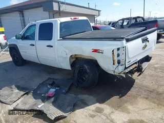 2011 Chevrolet Silverado 1500 LT with VIN 3GCPKSE37BG376443, listed as a IAAI auction lot 41972500 with 160,391 mi miles. Bid and sale history available at carsss.com. Image 3.