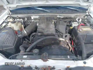 2006 Chevrolet Colorado LS z VIN 1GCCS148268229500, wystawiony jako IAAI lot #42178522 z przebiegiem 178 110 mil mil oraz . Historia ofert i sprzedaży dostępna na DreamBid. Obrazek 10.