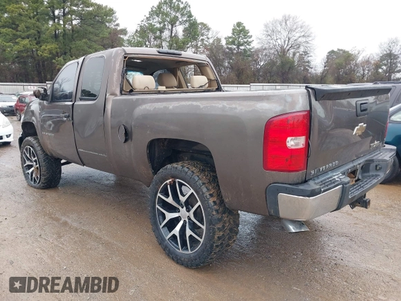 2007 Chevrolet Silverado 1500 LT w/1LT with VIN 2GCEC19J971723987, listed as a IAAI auction lot 41449499 with 302,703 mi miles. Bid and sale history available at carsss.com. Image 3.