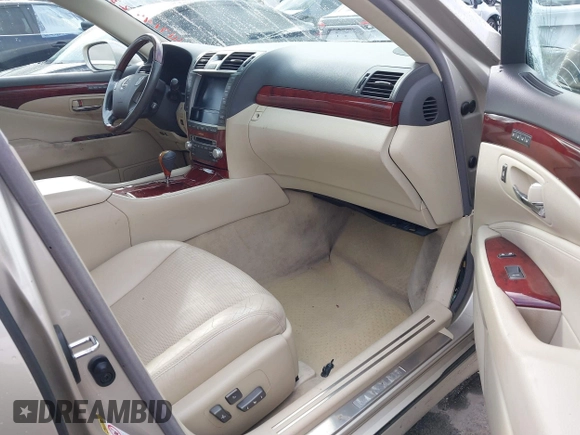 2012 Lexus LS 460 z VIN JTHBL5EFXC5110621, wystawiony jako IAAI lot #41714523 z przebiegiem 104 684 mil mil oraz . Historia ofert i sprzedaży dostępna na DreamBid. Obrazek 5.