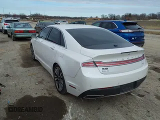 2019 Lincoln MKZ Hybrid Reserve II z VIN 3LN6L5MU1KR631351, wystawiony jako IAAI lot #41522333 z przebiegiem 82 839 mil mil oraz . Historia ofert i sprzedaży dostępna na DreamBid. Obrazek 3.