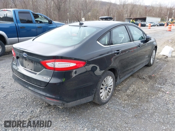 2015 Ford Fusion S Hybrid with VIN 3FA6P0UU8FR283233, listed as a IAAI auction lot 41501282 with 190,809 mi miles. Bid and sale history available at carsss.com. Image 4.