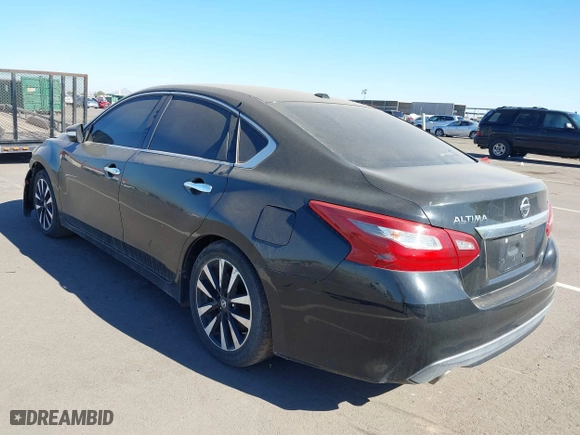 2018 Nissan Altima 2.5 SL with VIN 1N4AL3AP8JC187356, listed as a IAAI auction lot 40610711 with 98,662 mi miles. Bid and sale history available at carsss.com. Image 3.