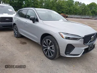 2025 Volvo XC60 Plus с VIN YV4M12RC5S1149246, выставлен на аукционе IAAI как лот 42533801 с пробегом 5 600 миль миль и . История ставок и продаж доступна на DreamBid. Изображение 1.