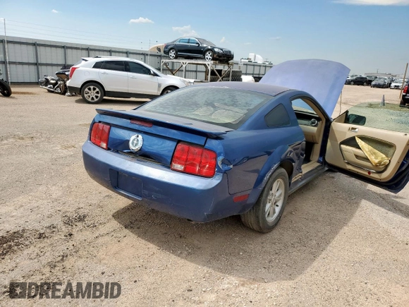 2008 Ford Mustang Deluxe z VIN 1ZVHT80N785128137, wystawiony jako Copart lot #60231225 z przebiegiem 174 214 mil mil oraz Szkoda całkowita • Salvage title. Historia ofert i sprzedaży dostępna na DreamBid. Obrazek 3.