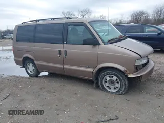 2000 GMC Safari with VIN 1GKEL19W6YB503224, listed as a IAAI auction lot 42088551 with Not Provided miles. Bid and sale history available at carsss.com. Image 1.