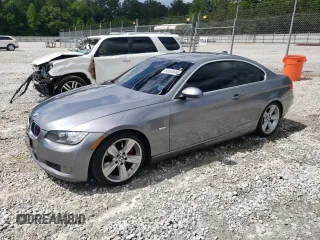 2007 BMW 3 Series 335i z VIN WBAWB73517P032507, wystawiony jako Copart lot #56865685 z przebiegiem 258 795 mil mil oraz Czysty tytuł • Clean title. Historia ofert i sprzedaży dostępna na DreamBid. Obrazek 1.