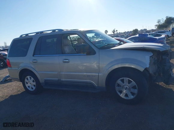 2004 Lincoln Navigator Luxury with VIN 5LMFU27R14LJ42966, listed as a IAAI auction lot 41614278 with 203,785 mi miles. Bid and sale history available at carsss.com. Image 14.