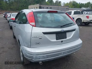 2007 Ford Focus S with VIN 1FAHP31N27W252727, listed as a IAAI auction lot 42194199 with 25,581 mi miles and . Bid and sale history available at carsss.com. Image 6.