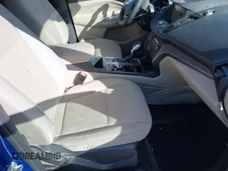 2019 Ford Escape SE z VIN 1FMCU9GD6KUA26821, wystawiony jako IAAI lot #41615726 z przebiegiem 98 071 mil mil oraz . Historia ofert i sprzedaży dostępna na DreamBid. Obrazek 5.