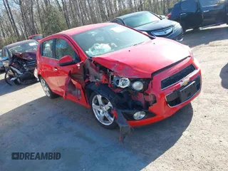 2015 Chevrolet Sonic LTZ z VIN 1G1JE6SB7F4120105, wystawiony jako IAAI lot #41982796 z przebiegiem 84 356 mil mil oraz . Historia ofert i sprzedaży dostępna na DreamBid. Obrazek 1.