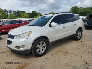 2012 Chevrolet Traverse 2LT z VIN 1GNKRJED6CJ166397, wystawiony jako Copart lot #54251945 z przebiegiem 157 059 mil mil oraz Szkoda całkowita • Salvage title. Historia ofert i sprzedaży dostępna na DreamBid. Obrazek 1.