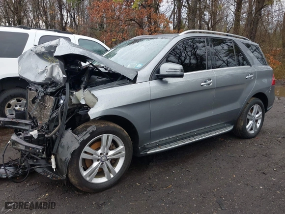 2013 Mercedes-Benz M-Class ML 350 with VIN 4JGDA5HB9DA244565, listed as a IAAI auction lot 41935797 with 152,495 mi miles. Bid and sale history available at carsss.com. Image 18.