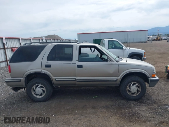 1998 Chevrolet Blazer LS с VIN 1GNDT13W2W2177149, выставлен на аукционе IAAI как лот 42422025 с пробегом 210 833 миль миль и . История ставок и продаж доступна на DreamBid. Изображение 13.