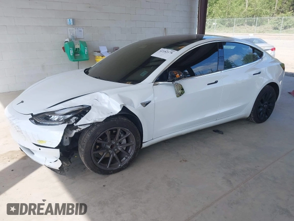 2018 Tesla Model 3 Long Range Battery z VIN 5YJ3E1EA1JF053895, wystawiony jako IAAI lot #42182178 z przebiegiem 75 356 mil mil oraz . Historia ofert i sprzedaży dostępna na DreamBid. Obrazek 18.