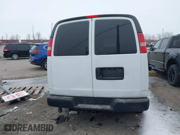 2015 Chevrolet Express Cargo z VIN 1GCZGUCG1F1101005, wystawiony jako IAAI lot #41314699 z przebiegiem 103 736 mil mil oraz . Historia ofert i sprzedaży dostępna na DreamBid. Obrazek 16.