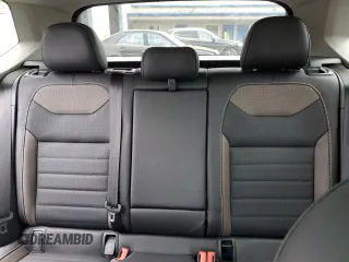 2024 Volkswagen Taos SEL z VIN 3VV4X7B29RM118211, wystawiony jako Copart lot #57760325 z przebiegiem 11 298 mil mil oraz Szkody całkowita. Historia ofert i sprzedaży dostępna na DreamBid. Obrazek 10.