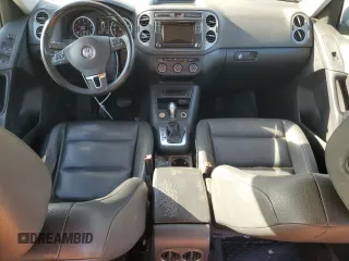 2017 Volkswagen Tiguan S z VIN WVGBV7AX0HK015303, wystawiony jako Copart lot #54820075 z przebiegiem 155 356 mil mil oraz Czysty tytuł • Clean title. Historia ofert i sprzedaży dostępna na DreamBid. Obrazek 8.
