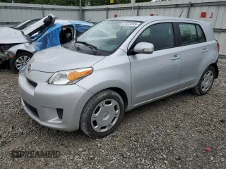 2008 Scion xD z VIN JTKKU10438J008162, wystawiony jako Copart lot #57473245 z przebiegiem 124 579 mil mil oraz Szkoda całkowita • Salvage title. Historia ofert i sprzedaży dostępna na DreamBid. Obrazek 1.