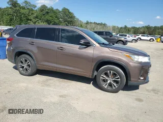 2017 Toyota Highlander LE with VIN 5TDZZRFH0HS191832, listed as a Copart auction lot 57968425 with 155,484 mi miles and Clean title. Bid and sale history available at DreamBid. Image 4.