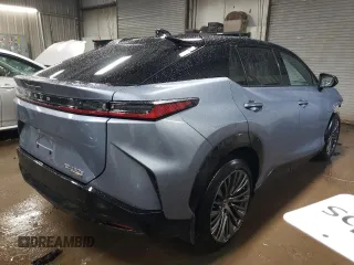 2023 Lexus RZ 450e Premium z VIN JTJAAAAB1PA004373, wystawiony jako Copart lot #48545194 z przebiegiem 21 710 mil mil oraz Szkody całkowita. Historia ofert i sprzedaży dostępna na DreamBid. Obrazek 3.