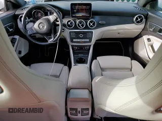 2019 Mercedes-Benz CLA 250 z VIN WDDSJ4GB8KN725250, wystawiony jako Copart lot #56560205 z przebiegiem 55 065 mil mil oraz Szkoda całkowita • Salvage title. Historia ofert i sprzedaży dostępna na DreamBid. Obrazek 8.
