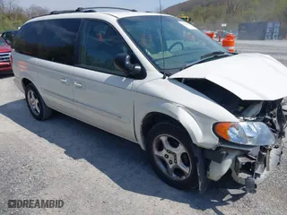 2001 Dodge Caravan ES with VIN 2B4GP54L11R322680, listed as a IAAI auction lot 42027676 with 178,265 mi miles. Bid and sale history available at carsss.com. Image 1.