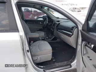 2013 Kia Sorento LX with VIN 5XYKTDA26DG338980, listed as a IAAI auction lot 41270994 with 170,714 mi miles. Bid and sale history available at carsss.com. Image 5.