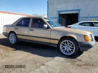 1986 Mercedes-Benz 300 with VIN WDBEA30D5GA179467, listed as a Copart auction lot 77548064 with 149,840 mi miles and Salvage Title. Bid and sale history available at carsss.com. Image 4.
