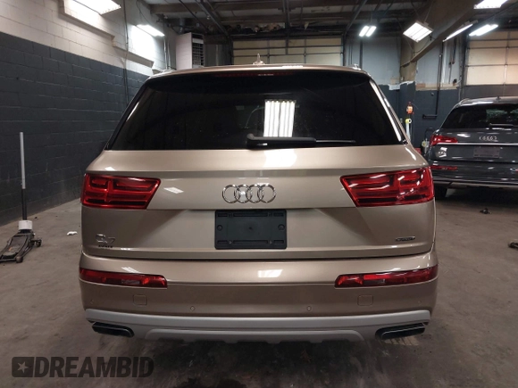 2018 Audi Q7 Premium Plus with VIN WA1LHAF74JD008557, listed as a IAAI auction lot 41673649 with 81,262 mi miles. Bid and sale history available at carsss.com. Image 17.